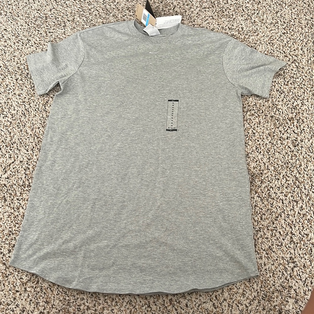 Nike Sportswear Essentials Uni-Sex T-Shirt